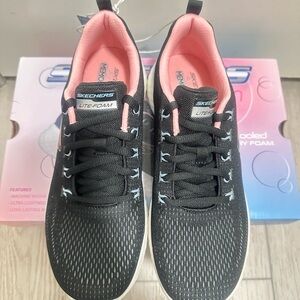 Skechers Womens Lite Foam Lightweight Air-Cooled Running Sneaker Black size 7